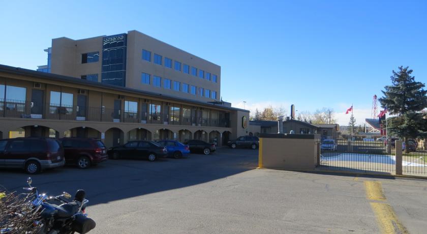 Super 8 Calgary Village エクステリア 写真